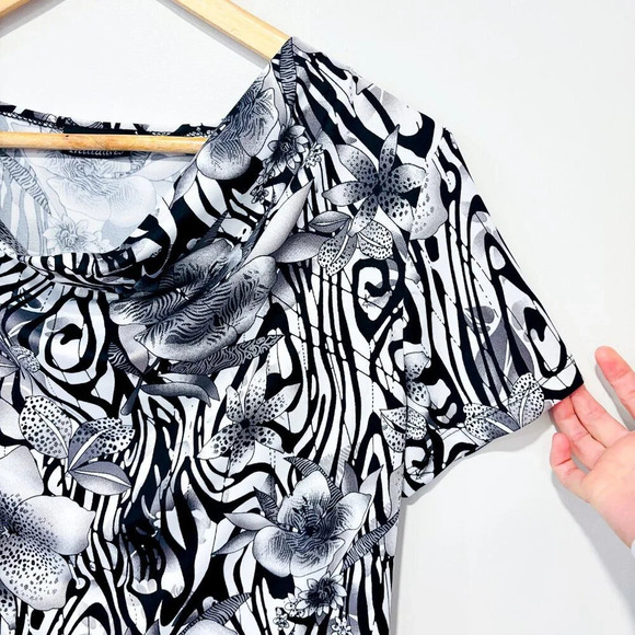 INITIATIVES Black & Beige Asymmetrical Floral Top - Picture 3 of 8